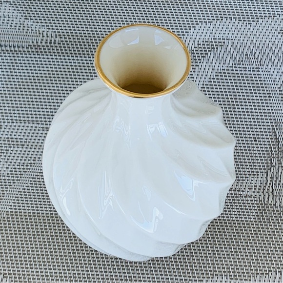 LENOX Vintage Richmond Swirl Tiny Bud Vase - Picture 2 of 3